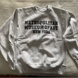 Love NYC? Show her by wearing a sweatshirt from the Metropolitan Museum of Art.